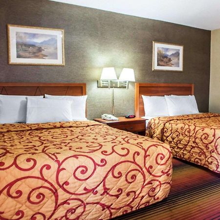 Rodeway Inn Jersey City Bagian luar foto