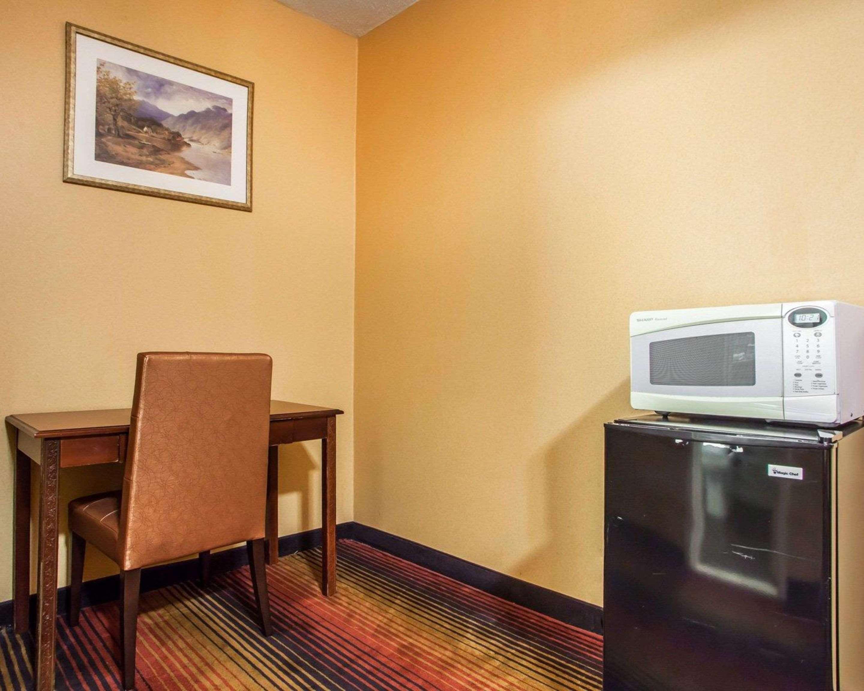 Rodeway Inn Jersey City Bagian luar foto