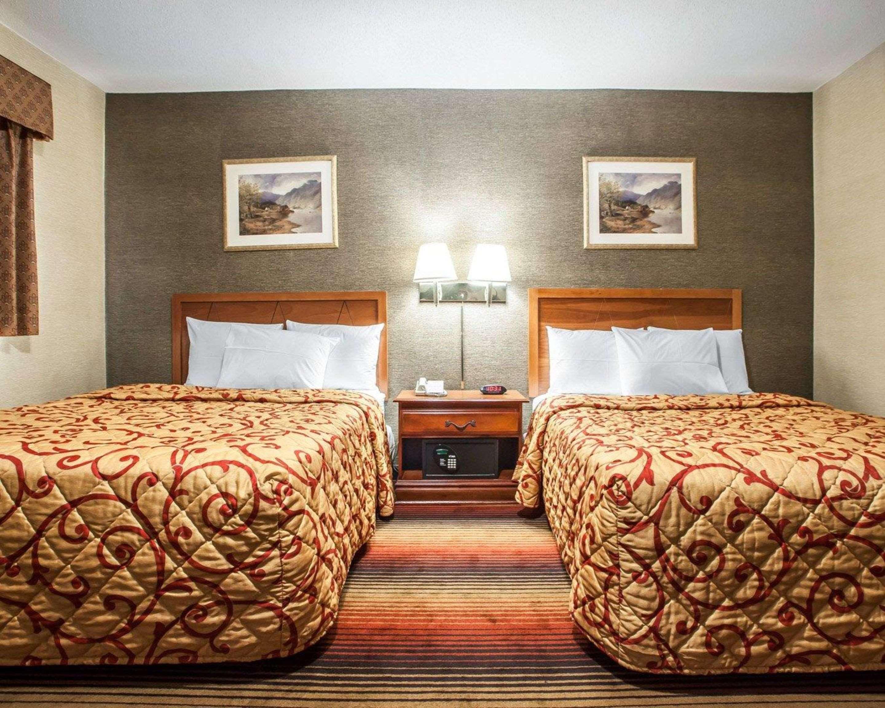 Rodeway Inn Jersey City Bagian luar foto