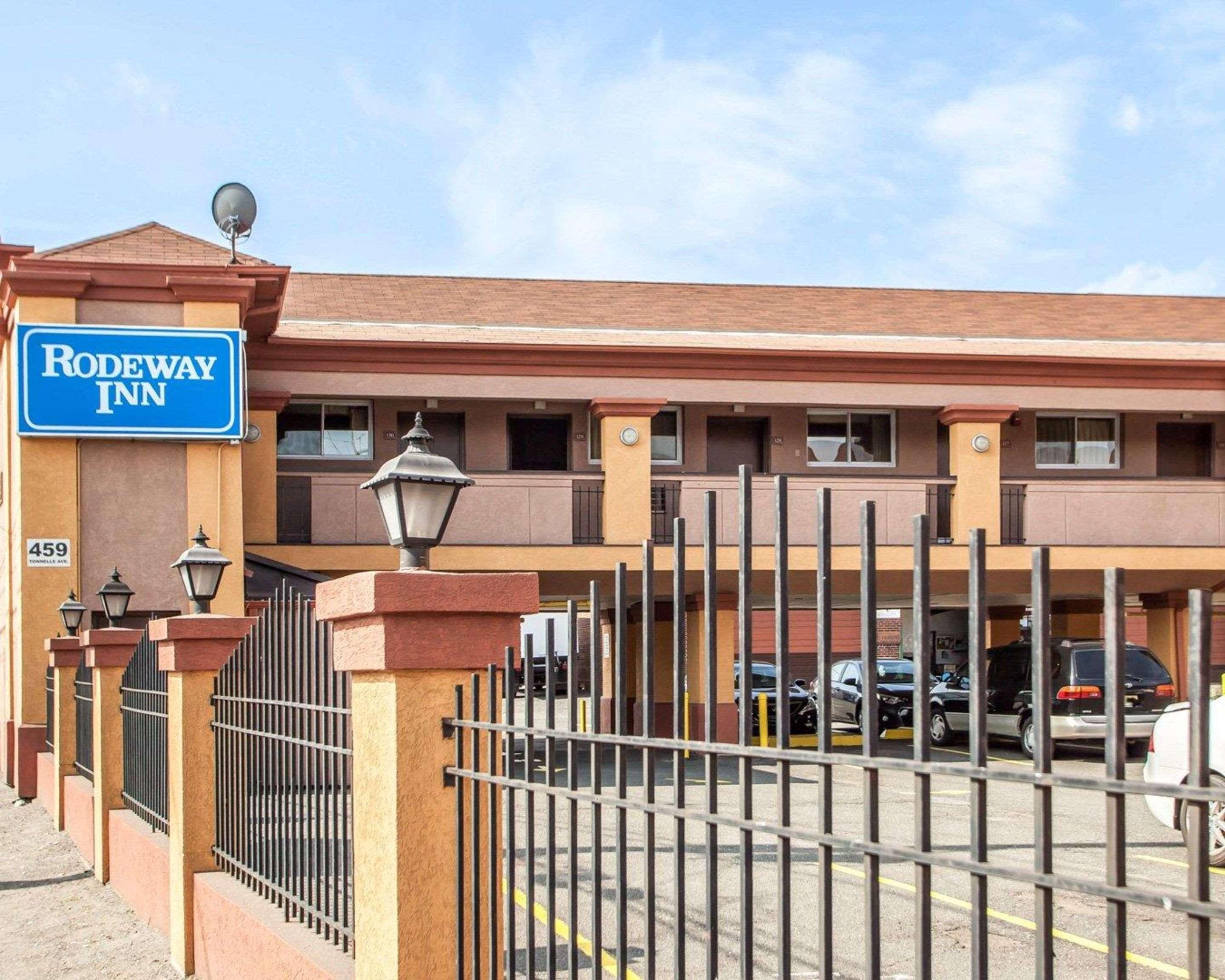 Rodeway Inn Jersey City Bagian luar foto