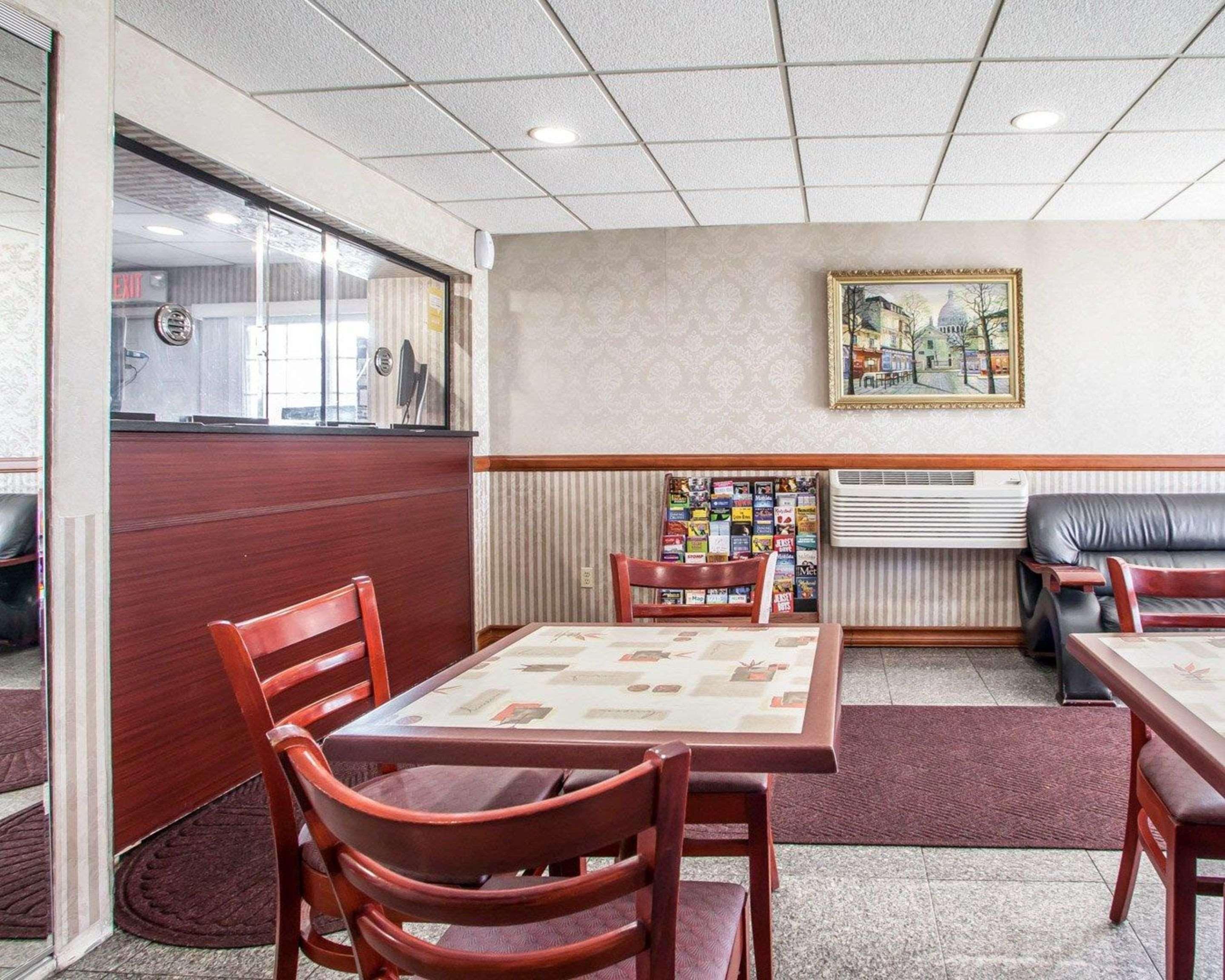 Rodeway Inn Jersey City Bagian luar foto