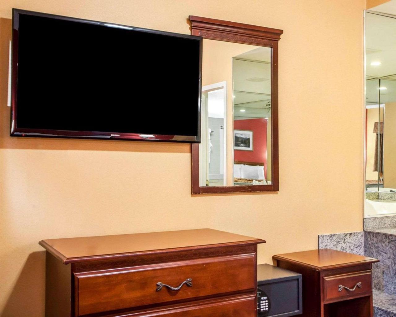 Rodeway Inn Jersey City Bagian luar foto