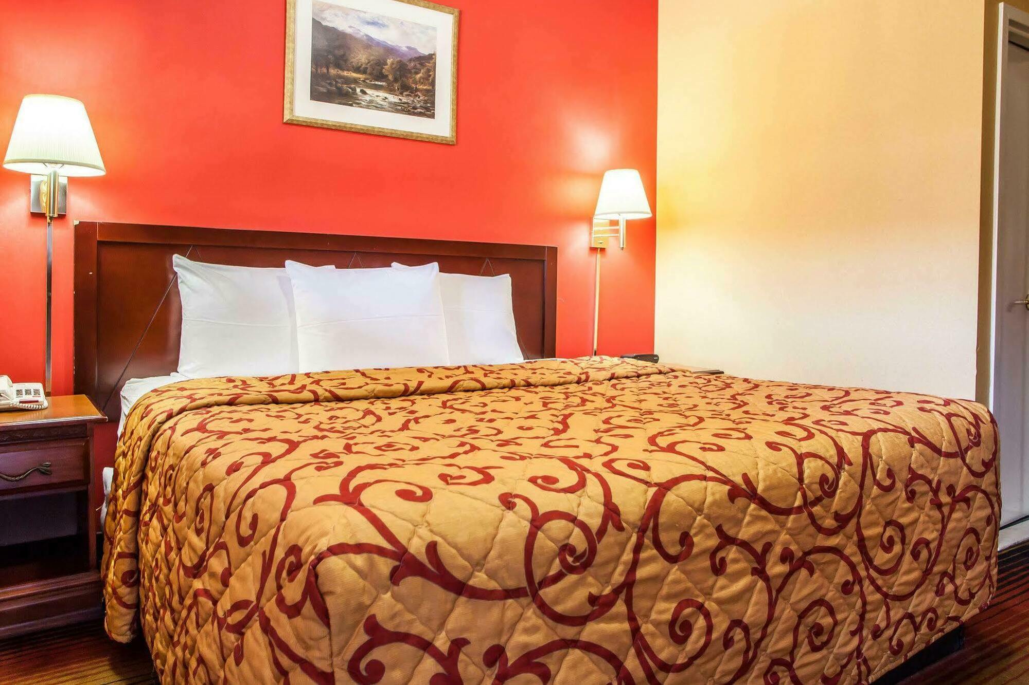 Rodeway Inn Jersey City Bagian luar foto